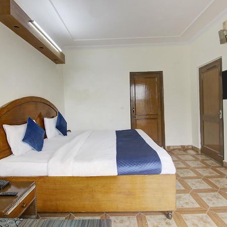 Hotel The Eden Park Ноида Екстериор снимка