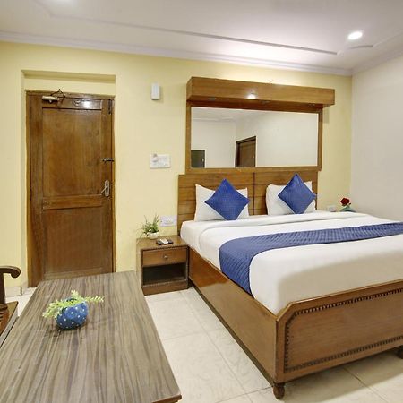 Hotel The Eden Park Ноида Екстериор снимка