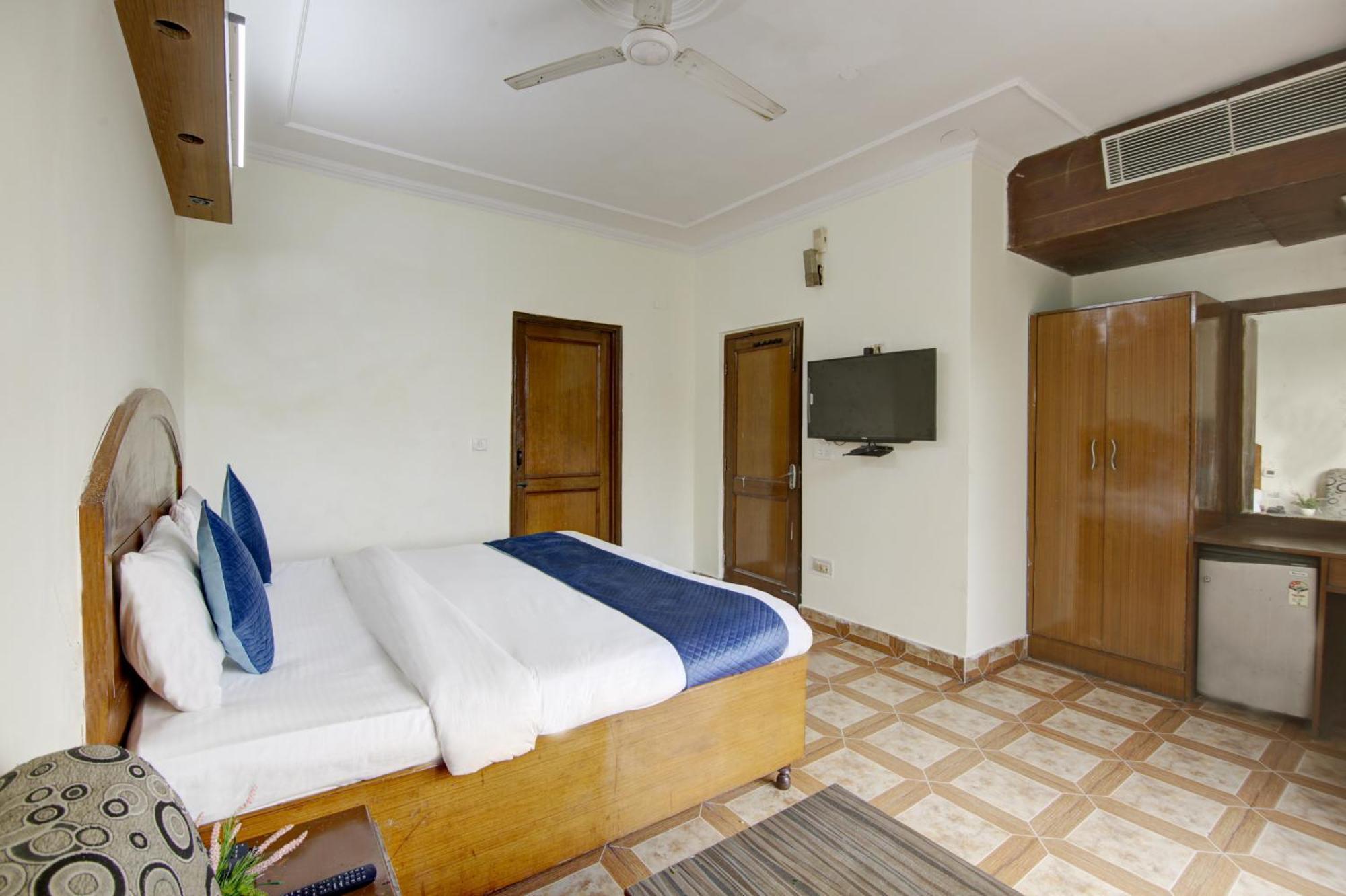 Hotel The Eden Park Ноида Екстериор снимка