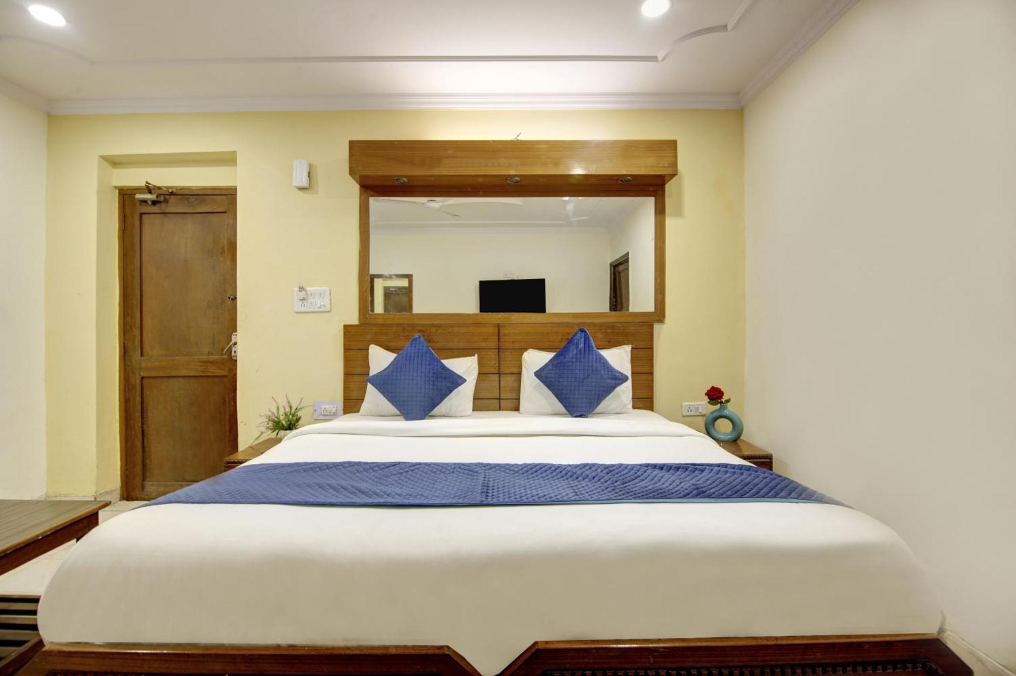 Hotel The Eden Park Ноида Екстериор снимка