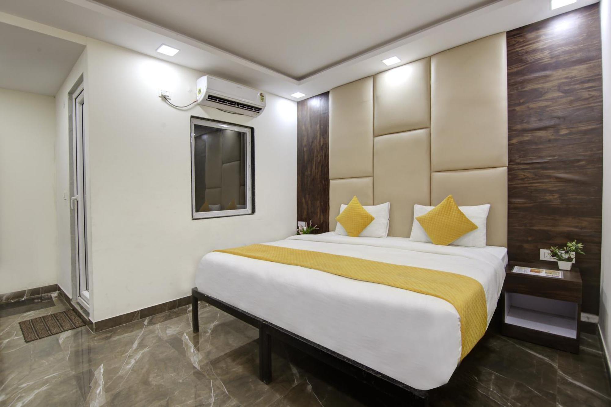Hotel The Eden Park Ноида Екстериор снимка